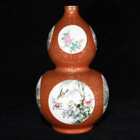 清乾隆粉彩花鸟山水纹葫芦瓶 尺寸：35×21厘米 价格4600