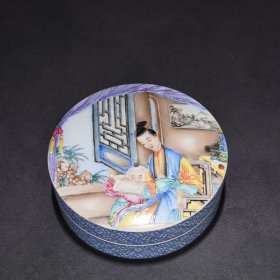 清雍正珐琅彩美人带子人物粉盒印盒 尺寸:4.5*12.5厘米 价格3000