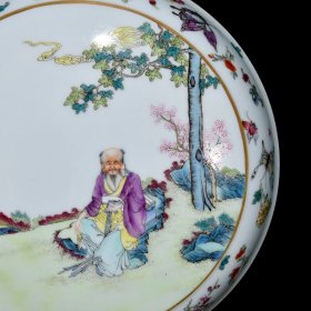 清雍正粉彩人物故事纹果盒