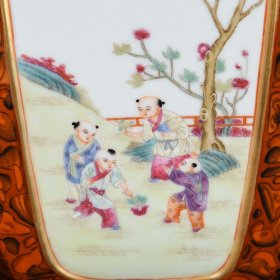 清乾隆木纹釉开窗人物故事诗意方瓶 尺寸：33.5×17×13厘米 价格6500