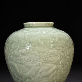 清乾隆粉青釉雕刻苍龙教子罐26*25厘米 7350元