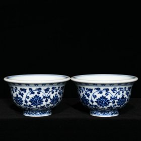 明宣德青花缠枝莲纹压手杯，高5.2cm直径9.2cm，价950