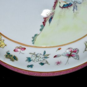 清雍正粉彩人物故事纹果盒