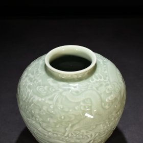 清乾隆粉青釉雕刻苍龙教子罐26*25厘米 7350元