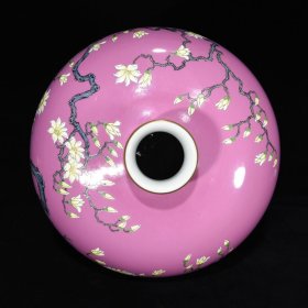清雍正胭脂红珐琅彩玉兰花卉纹梅瓶 尺寸：46.5×30厘米 价格13000