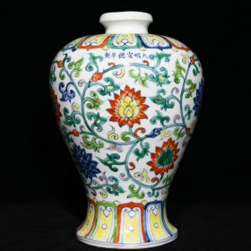 明宣德青花五彩缠枝花卉纹梅瓶，高30cm直径20cm，价1140