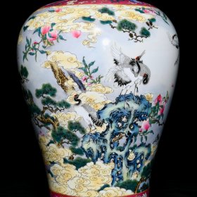 清雍正珐琅彩胭脂红轧道六合同春图梅瓶，尺寸高31.3cm直径20cm，价9750