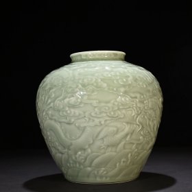 清乾隆粉青釉雕刻苍龙教子罐26*25厘米 7350元