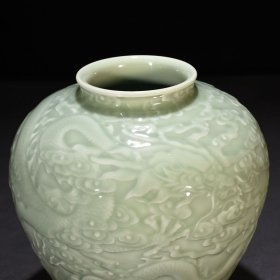 清乾隆粉青釉雕刻苍龙教子罐26*25厘米 7350元