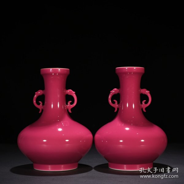 清雍正胭脂红釉双耳盘口瓶 尺寸：27*20厘米 价格1300