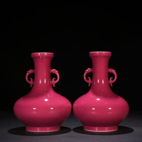 清雍正胭脂红釉双耳盘口瓶 尺寸:27*20厘米 价格1300