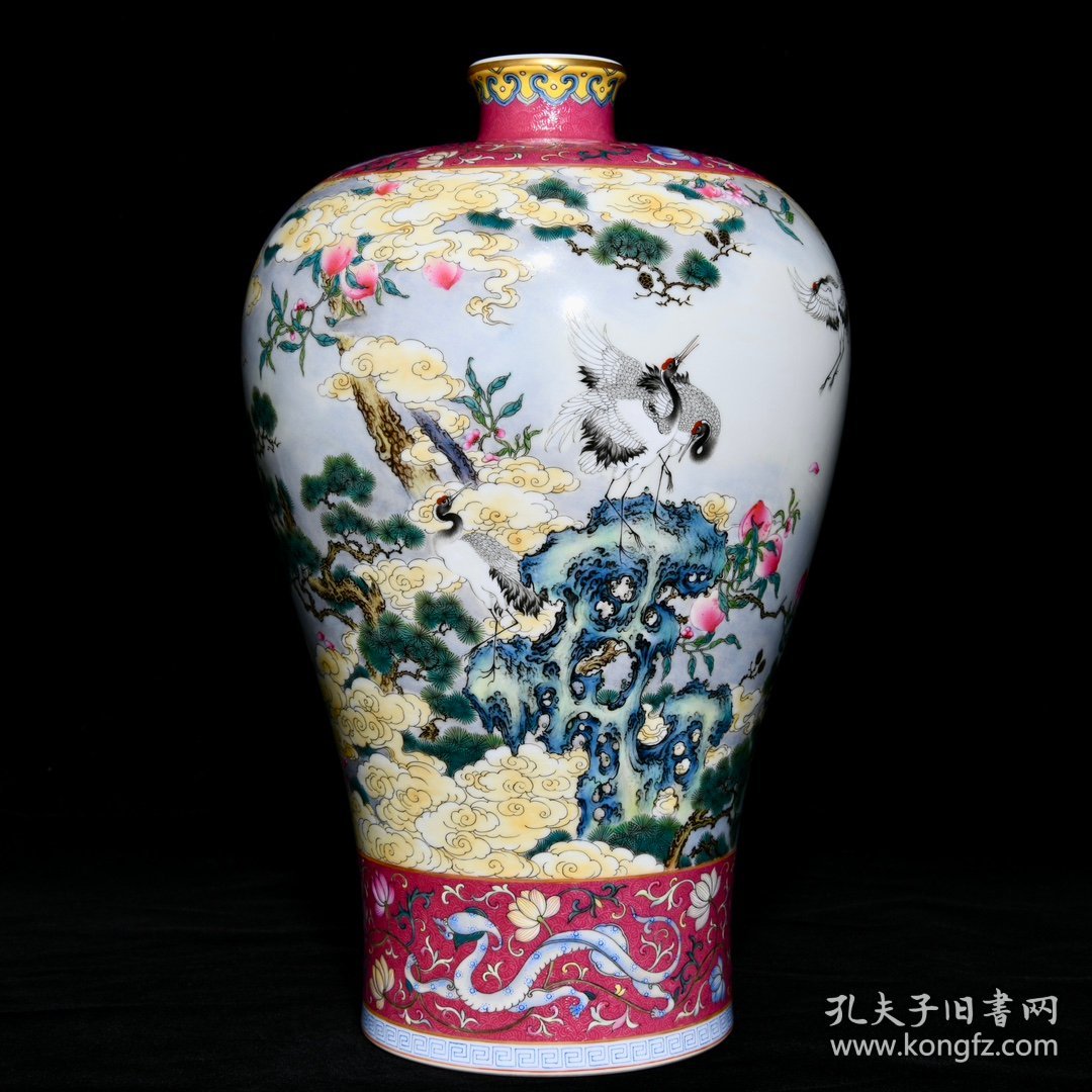 清雍正珐琅彩胭脂红轧道六合同春图梅瓶，尺寸高31.3cm直径20cm，价9750