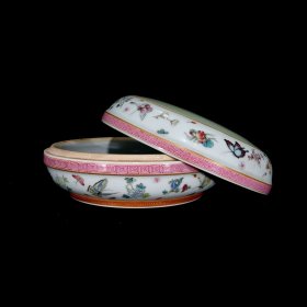 清雍正粉彩人物故事纹果盒