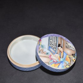 清雍正珐琅彩美人带子人物粉盒印盒 尺寸:4.5*12.5厘米 价格3000