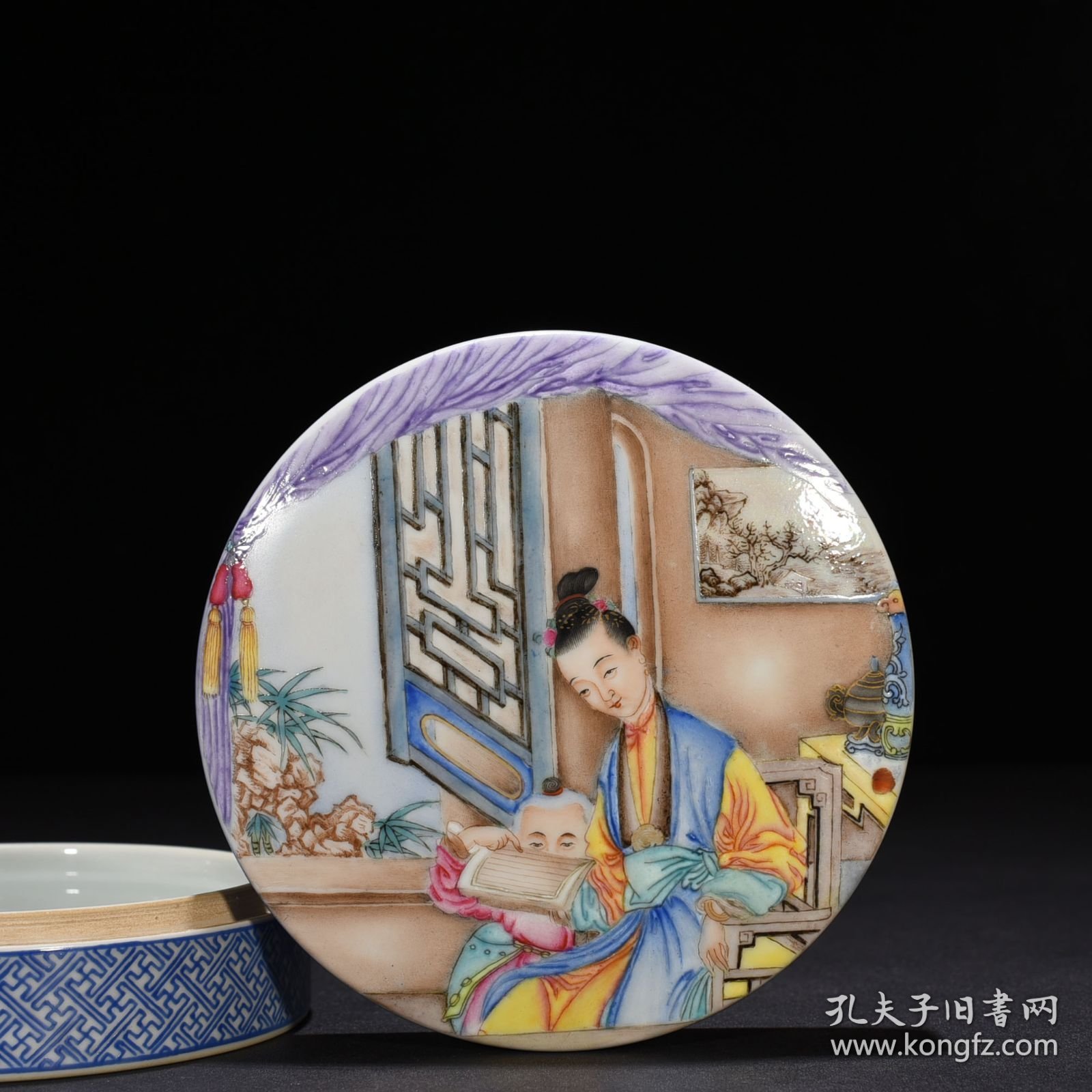 点击查看原图 清雍正珐琅彩美人带子人物粉盒印盒 尺寸:4.5*12.5厘米 价格3000