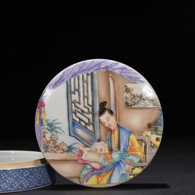 清雍正珐琅彩美人带子人物粉盒印盒 尺寸:4.5*12.5厘米 价格3000