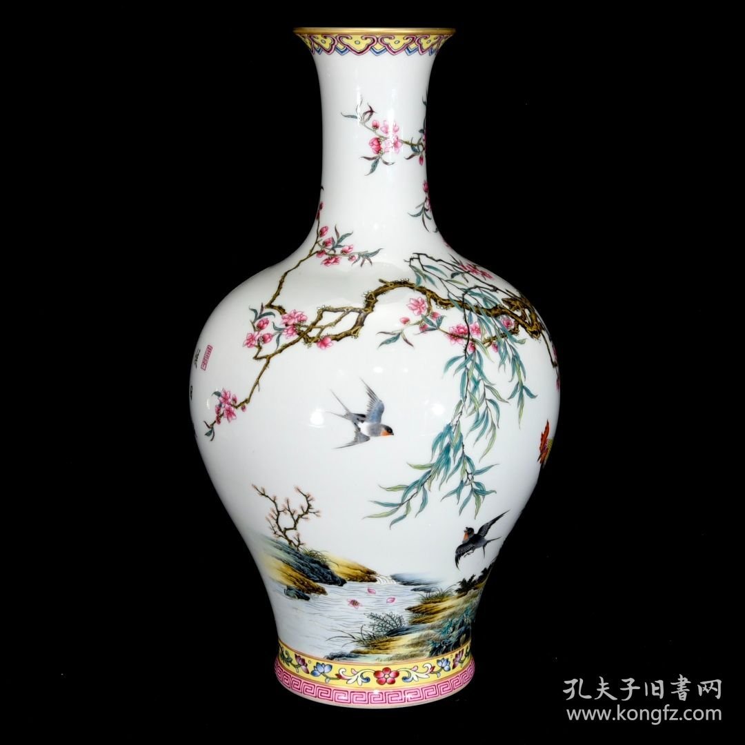 清雍正珐琅彩花鸟大吉大利纹瓶