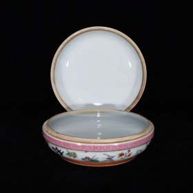 清雍正粉彩人物故事纹果盒