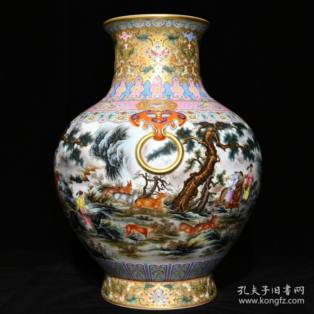 清乾隆金地粉彩通景乾隆狩猎图辅首尊