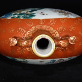 清乾隆粉彩群仙祝寿纹如意耳瓶 尺寸：33.5×25.5×13厘米 价格7600