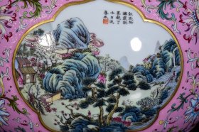 清乾隆年胭脂红粉彩描金山水纹爬花转心瓶51*33厘米21750￥