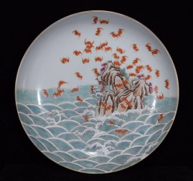 清乾隆粉彩描金寿山福水纹盘 尺寸5.5*26厘米 价格1600