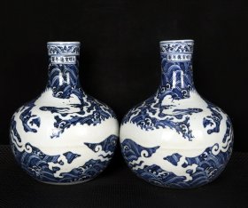 明宣德青花雕刻留白海水龙天球瓶 高27厘米 直径20厘米 价格1980