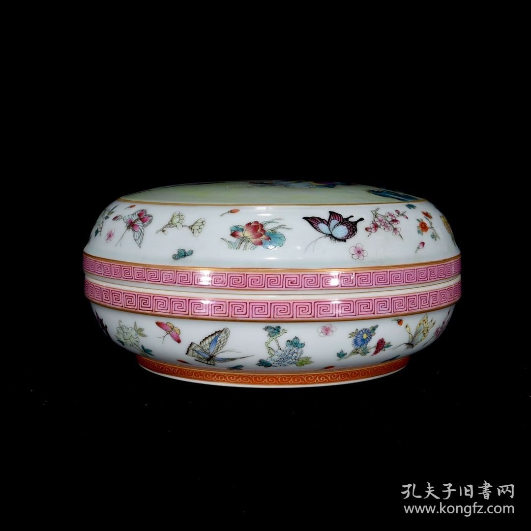 清雍正粉彩人物故事纹果盒