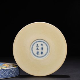 清雍正珐琅彩美人带子人物粉盒印盒 尺寸:4.5*12.5厘米 价格3000