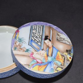 清雍正珐琅彩美人带子人物粉盒印盒 尺寸:4.5*12.5厘米 价格3000