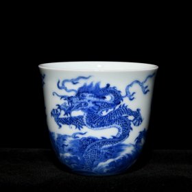 清乾隆青花龙纹杯 高6.7cm直径7.4cm 价格1800