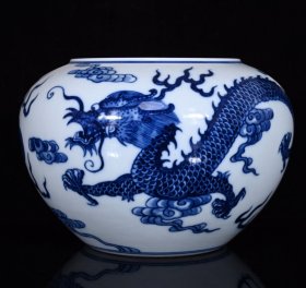 清乾隆青花龙纹笔洗 尺寸：11*15厘米 价格880