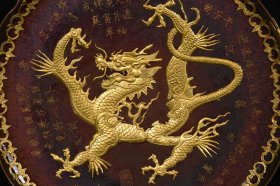 宋钧窑红釉宣和御用款镶铜鎏金龙纹花口盘 高3.6厘米 口径30.8厘米 价格880