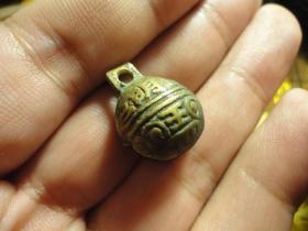 晚清民国刻花文明虎头纹老铜铃铛全品，品相完好，1.7cm*1.4cm*2.1cm。
