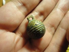 晚清民国刻花文明虎头纹老铜铃铛全品，品相完好，1.7cm*1.4cm*2.1cm。