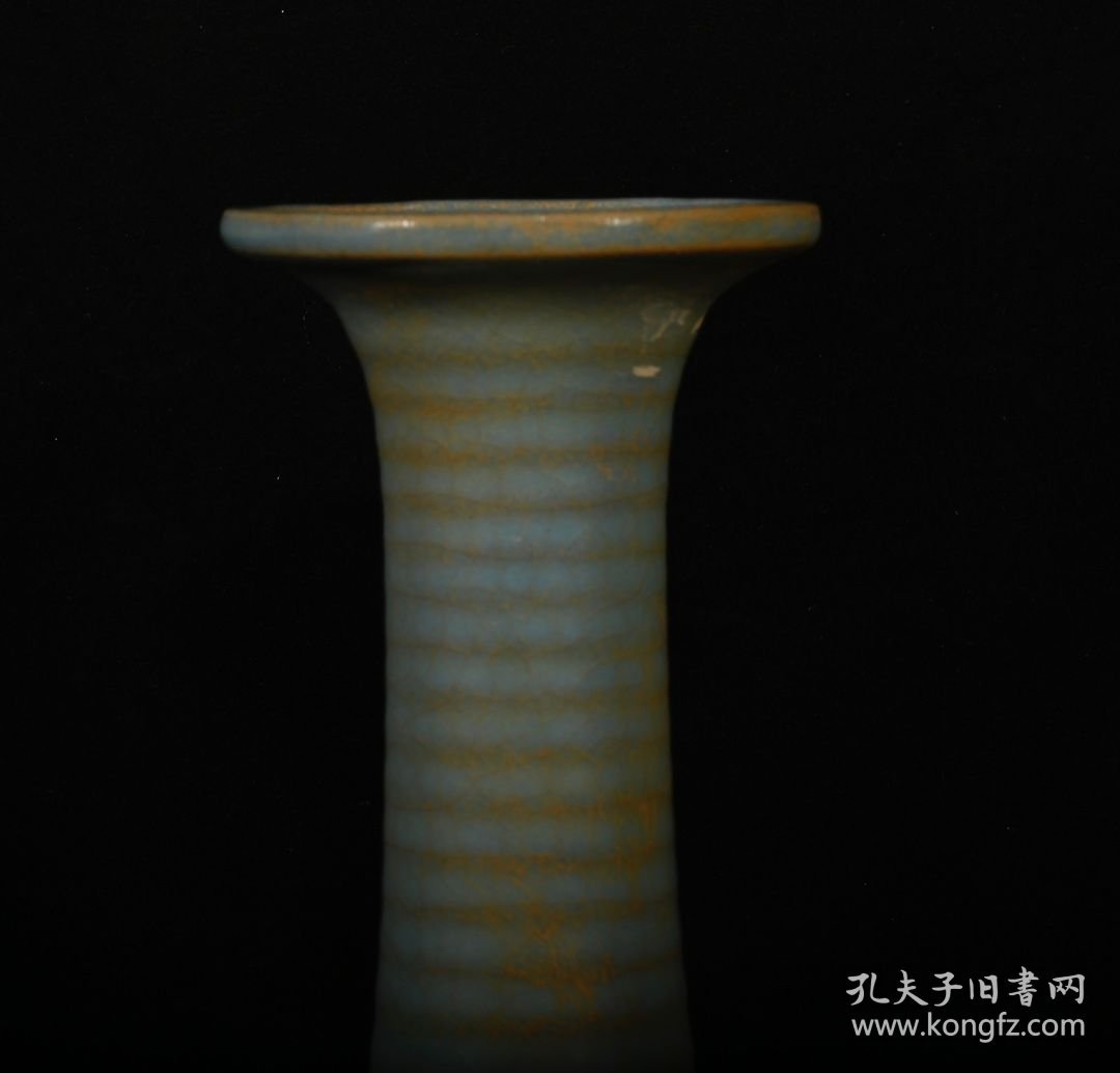 宋汝窑炫纹瓶，高25×15厘米400