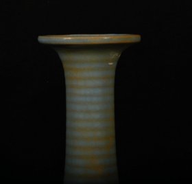 宋汝窑炫纹瓶，高25×15厘米400