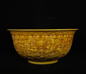 大明弘治年制黄釉雕刻龙纹大碗，高15.6×33厘米1440