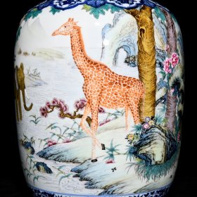 乾隆青花粉彩走兽图灯笼瓶；高39.3cm直径24cm；价12000