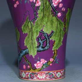 清雍正茄皮紫釉粉彩杏林春燕图梅瓶