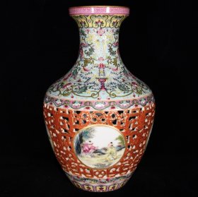 清乾隆珐琅彩镂空婴戏纹瓶，22.5×14厘米 价:6400