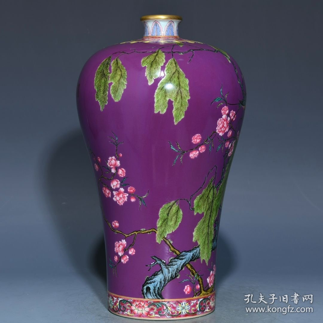清雍正茄皮紫釉粉彩杏林春燕图梅瓶