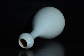 宋汝窑蒜头瓶，高30.5×15.5厘米360