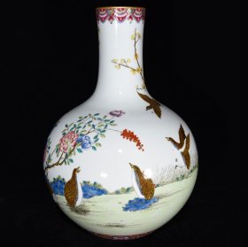 清雍正粉彩安居乐业纹天球瓶  36×24厘米 价:8400