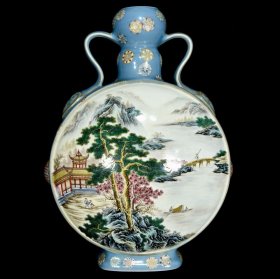 清乾隆粉彩山水亭台楼阁纹如意耳扁瓶 尺寸：40×30×14厘米 价格7000