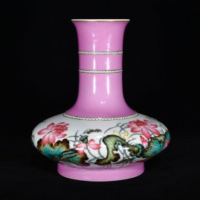 清雍正粉彩荷花纹扁肚瓶  24.5×22厘米 价:4800