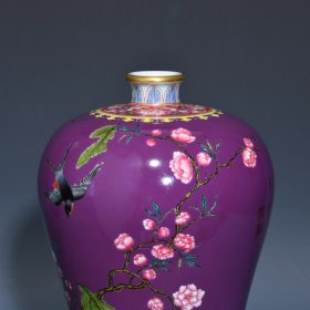 清雍正茄皮紫釉粉彩杏林春燕图梅瓶