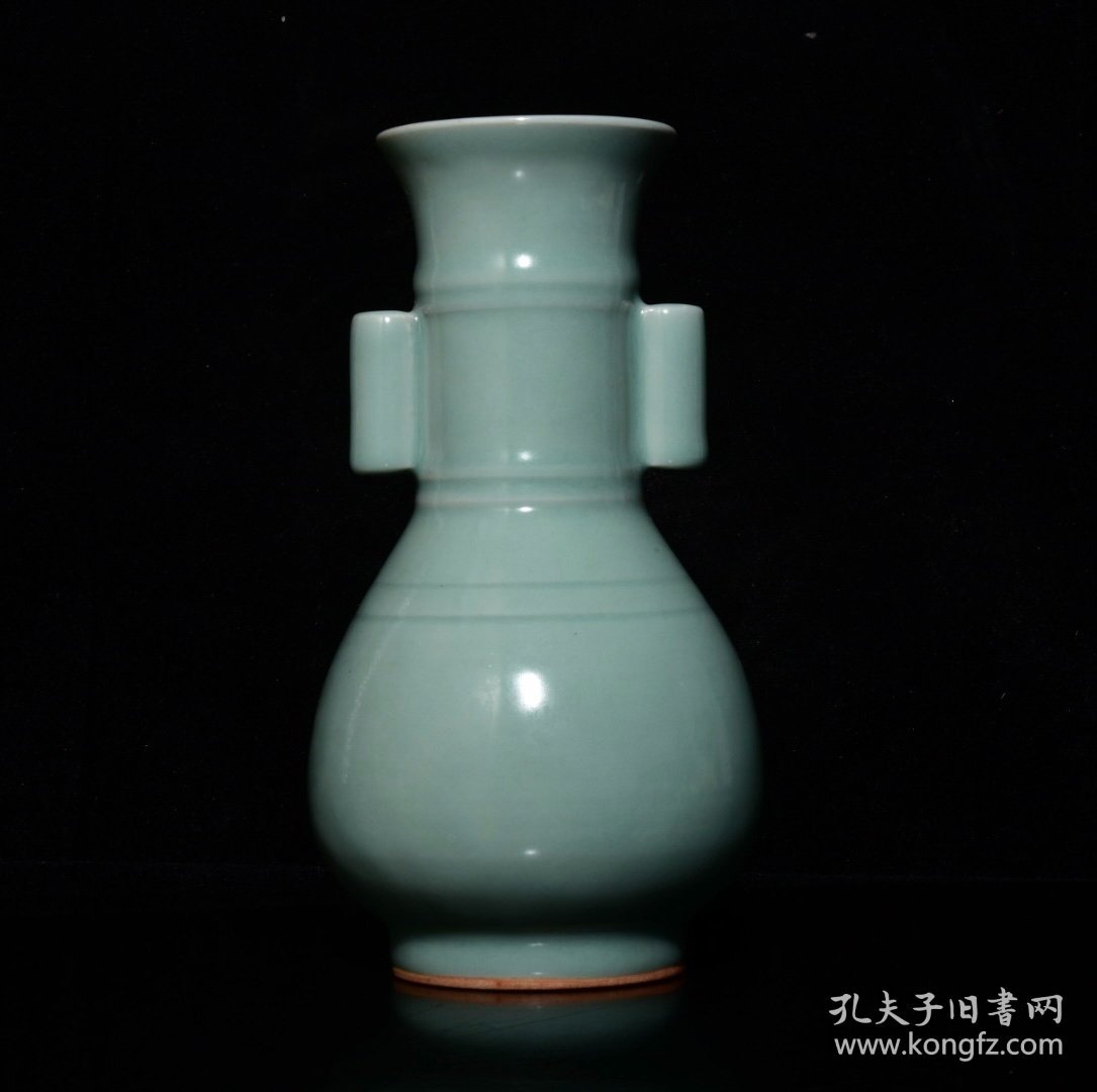 龙泉窑粉青釉贯耳瓶，高22.5×13厘米400