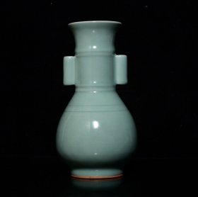 龙泉窑粉青釉贯耳瓶，高22.5×13厘米400