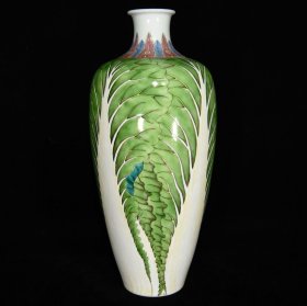 清乾隆粉彩百财纹瓶